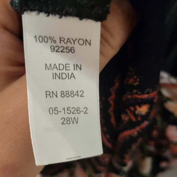 Black Floral Dress with Border Size 28W plus Host Pick - Picture 7 of 7